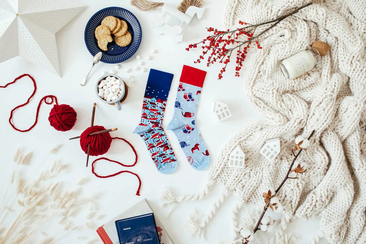 Alternative view of MANY MORNINGS aikuisten eriparisukat, Hygge