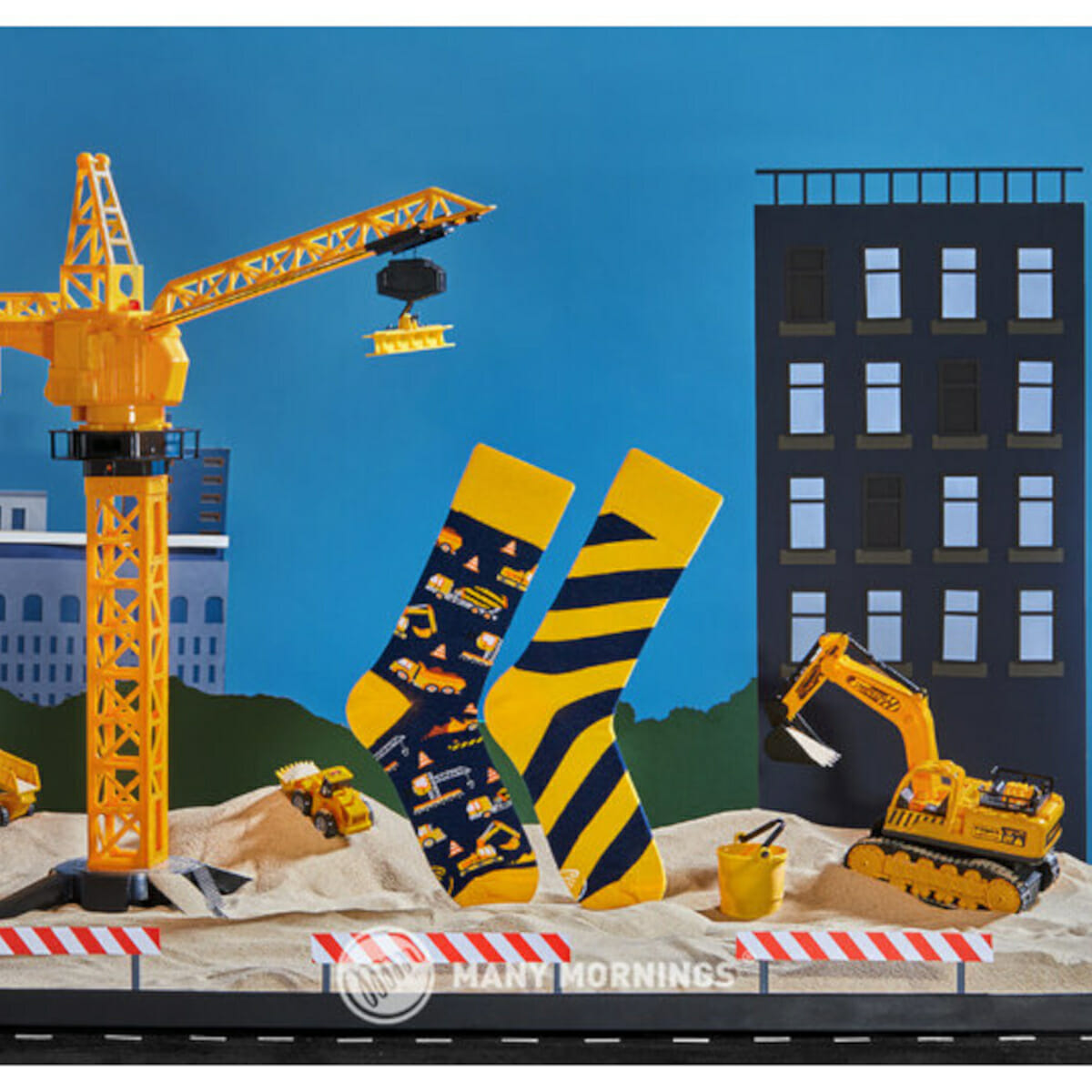 MANY MORININGS aikuisten ERIPARISUKAT, The Builder