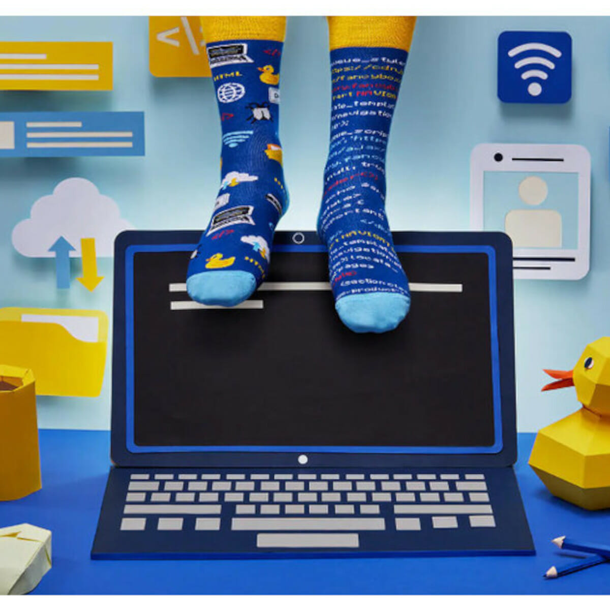 MANY MORININGS aikuisten ERIPARISUKAT, The Coder