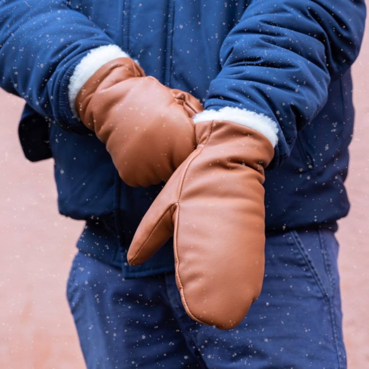 KÄSINETORI miesten nahkakintaat, Konjakki