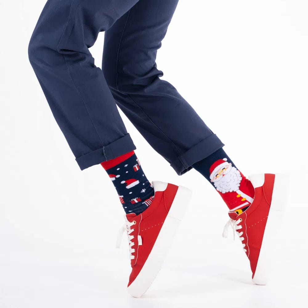 MANY MORNINGS aikuisten eriparisukat, Santa Claus