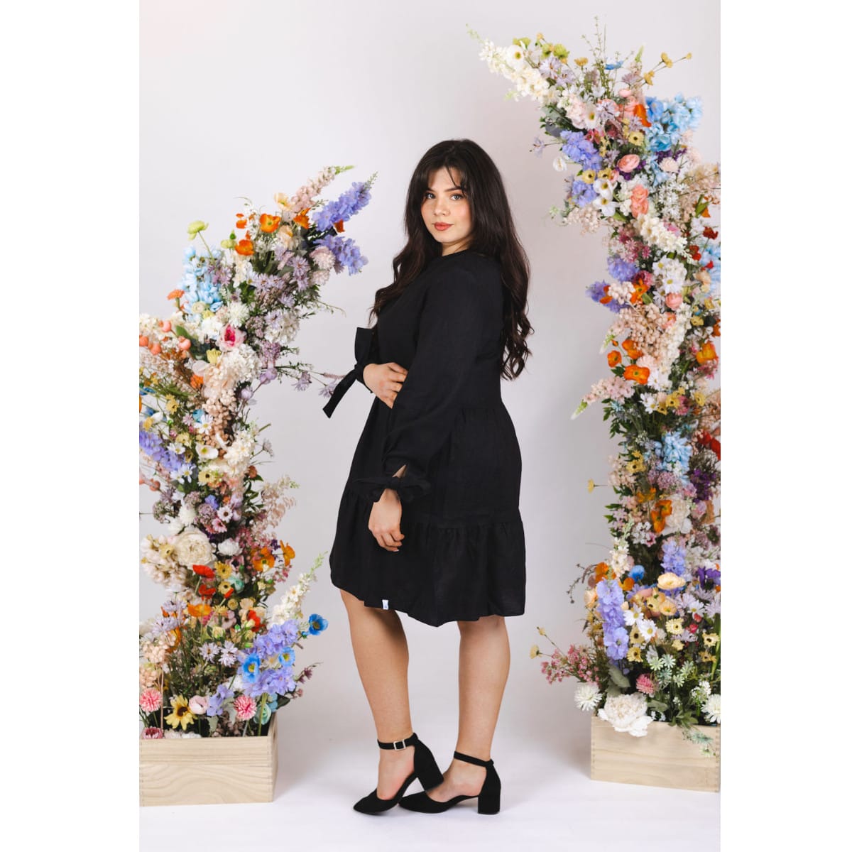 NAKOA aikuisten Hailey Linen kerrosmekko, Black