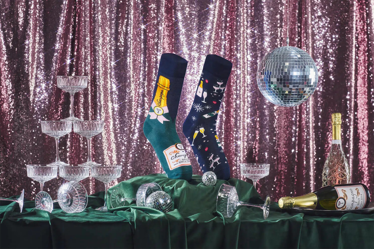 MANY MORININGS aikuisten ERIPARISUKAT, Champagne Shower