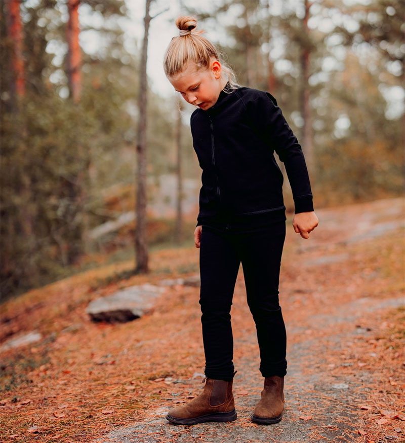 Alternative view of METSOLA lasten MERINO FLEECE CARDIGAN, Black