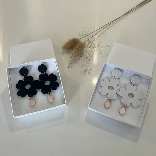 K O S K E M A T O N NUPPU korvakorut, Valkoinen