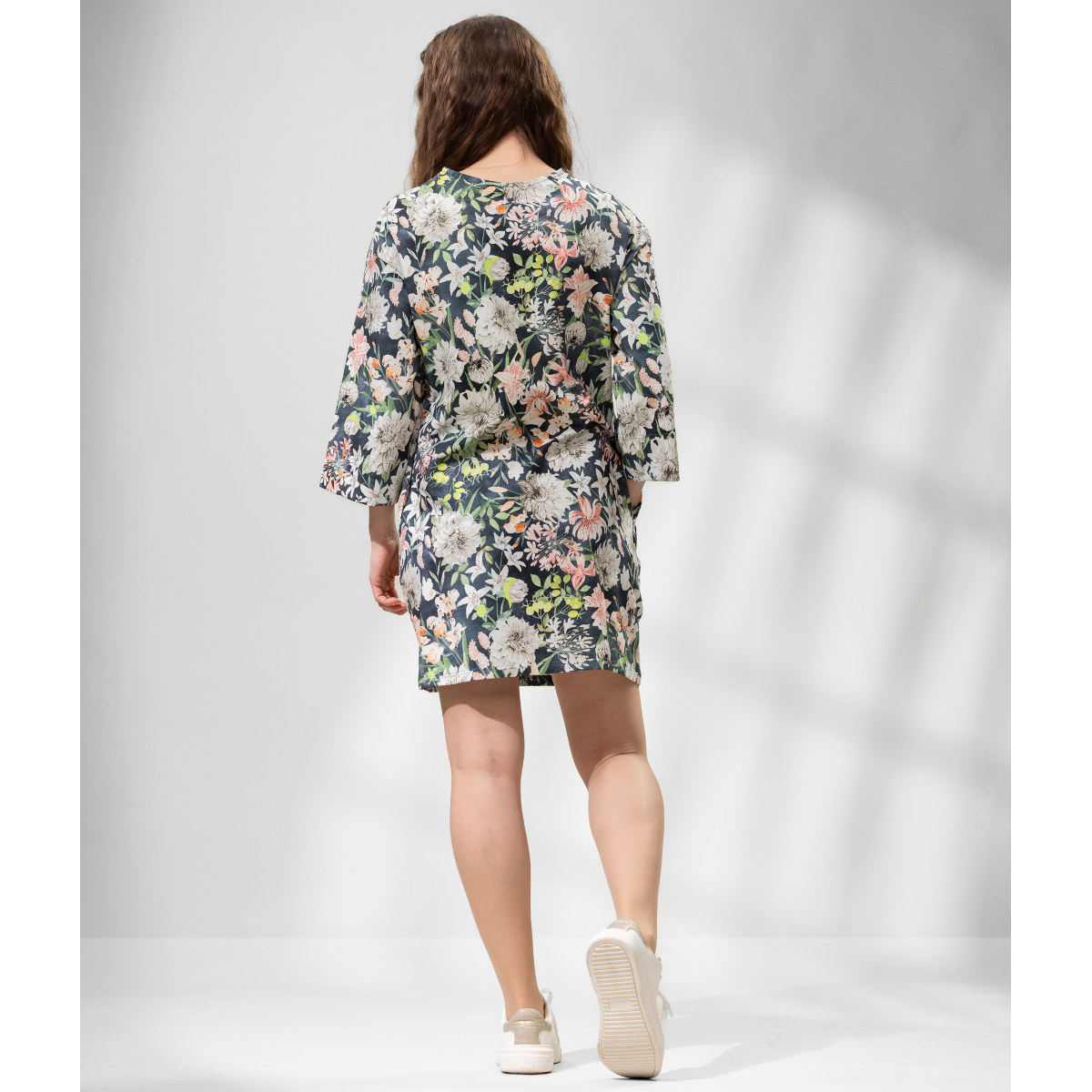 VERSONPUOTI LOUNAmekko TIIKERINLILJA