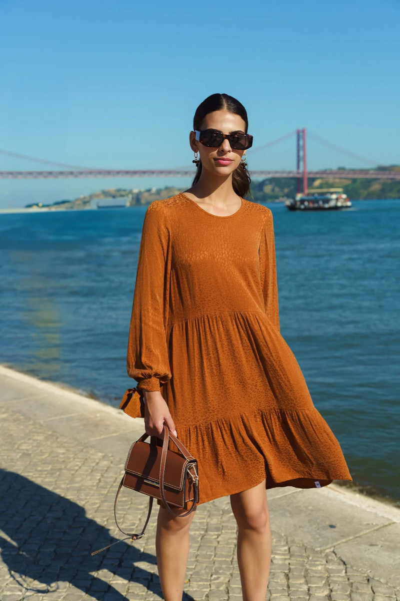 NAKOA Hailey kerrosmekko, Golden Leo