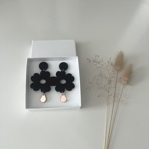 KOSKEMATON NUPPU korvakorut, Musta