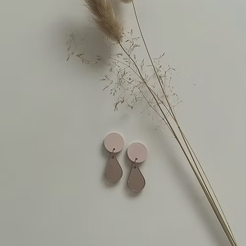 KOSKEMATON LÄHDE korvakorut, Vaaleanpunainen