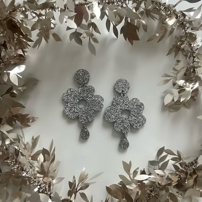 KOSKEMATON NUPPU glitterkorvakorut, Hopea