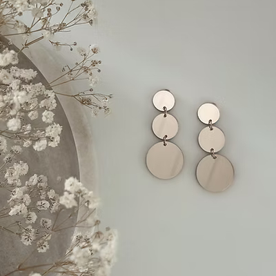 KOSKEMATON POUTA MAX peiliakryyli korvakorut, Ruusukulta