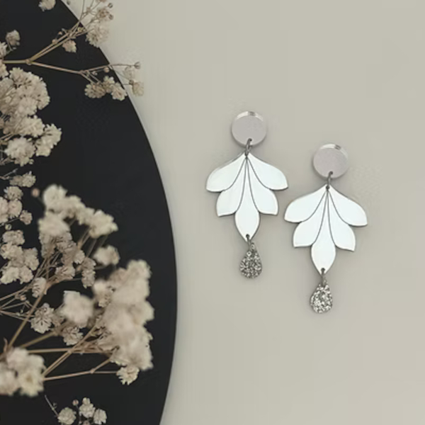 KOSKEMATON RUSKA MAX peiliakryyli korvakorut, Hopea