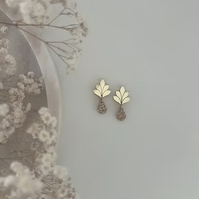 KOSKEMATON RUSKA MINI peiliakryyli korvakorut, Kulta