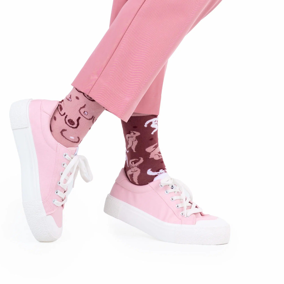 Alternative view of MANY MORNINGS aikuisten eriparisukat, Simply The Breast