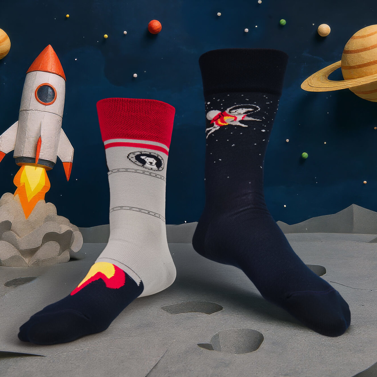 MANY MORININGS aikuisten ERIPARISUKAT, Space Dog