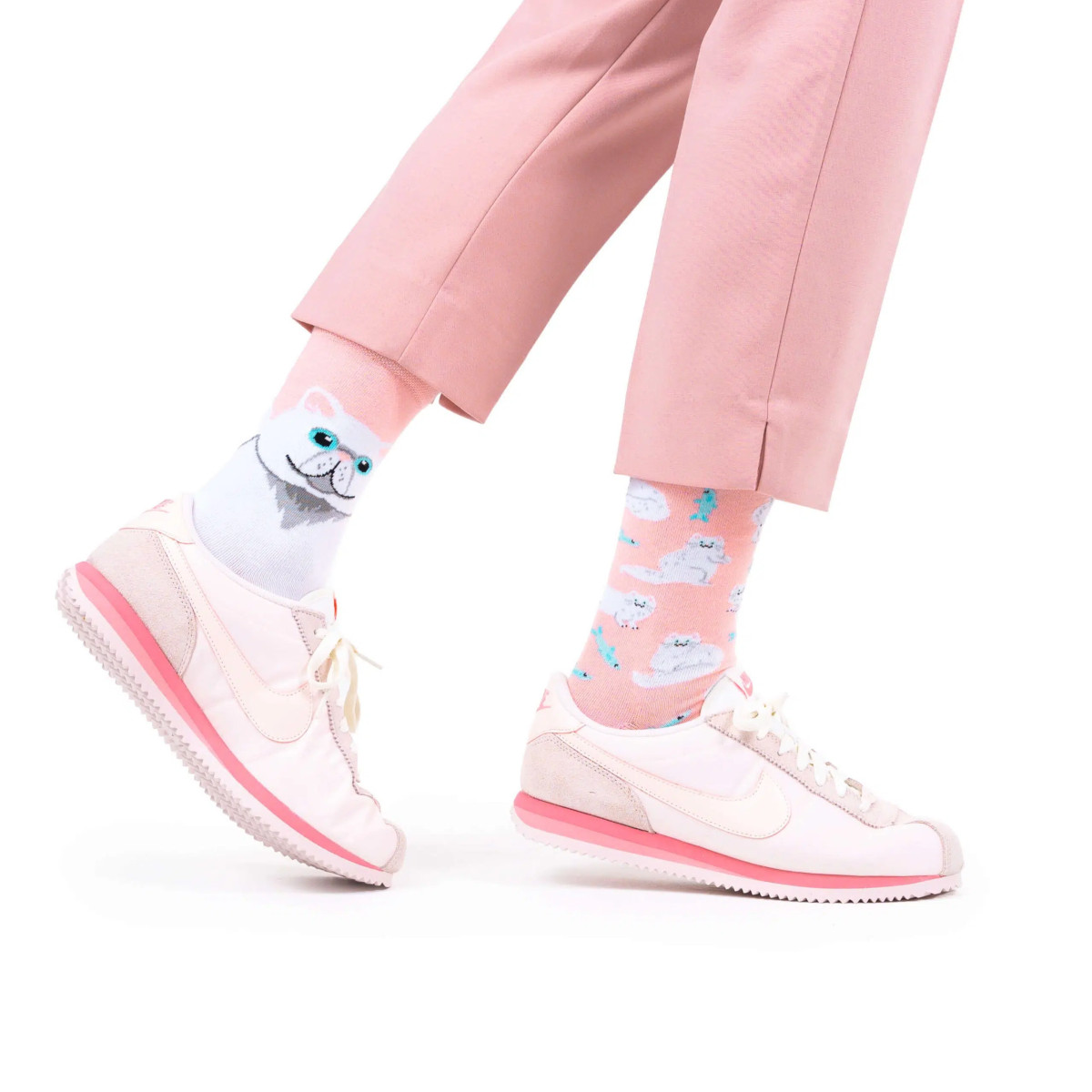 MANY MORNINGS aikuisten eriparisukat, White Cat