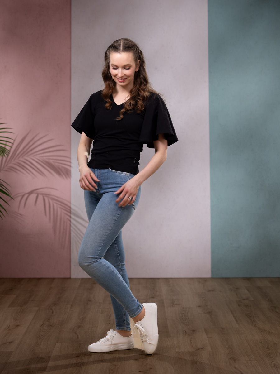 Alternative view of VERSONPUOTI SANDRApaita, Musta